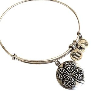 EUC Alex And Ani Shamrock Bracelet Silver